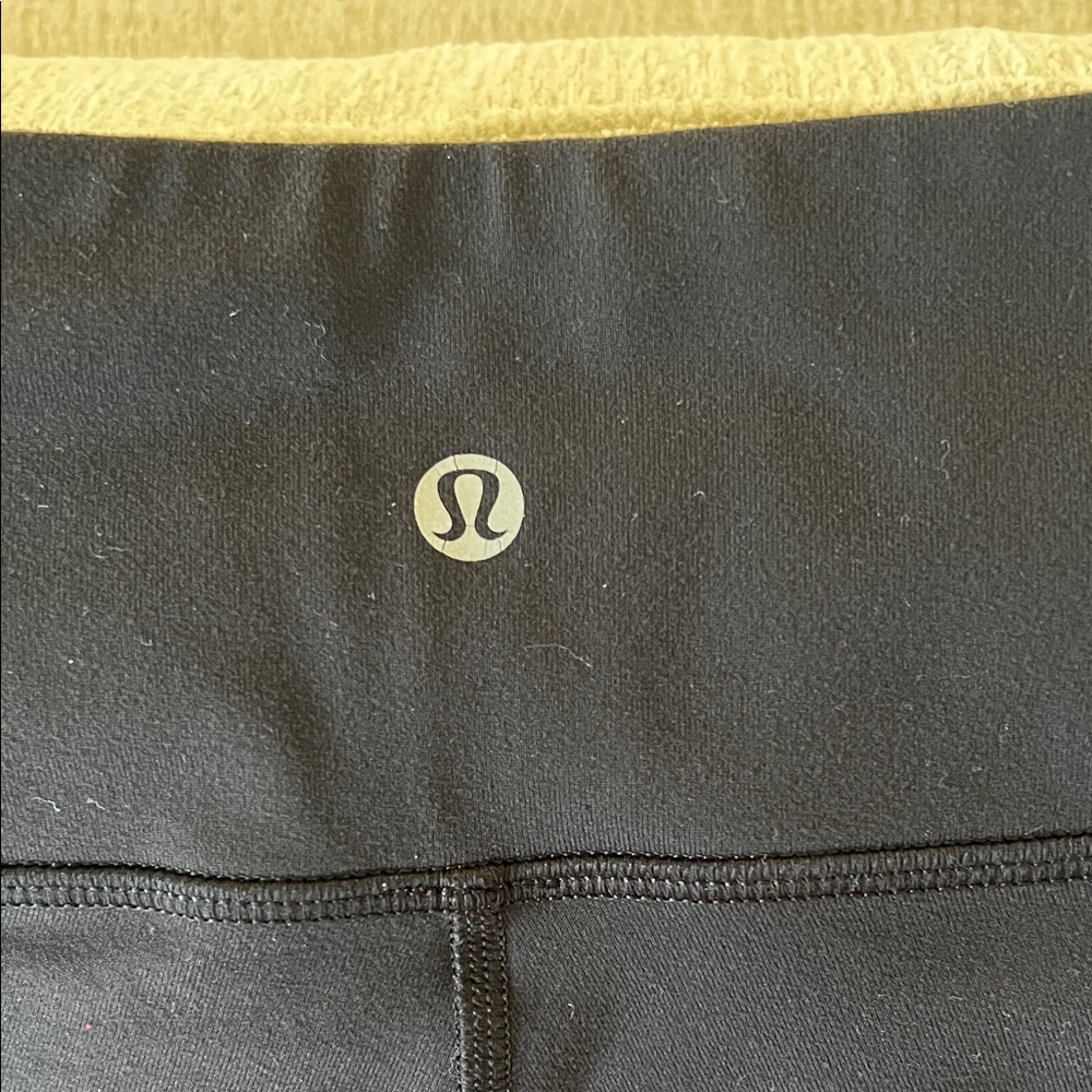 Lululemon Cropped Black Leggings EUC Size 6 - Picture 3 of 8